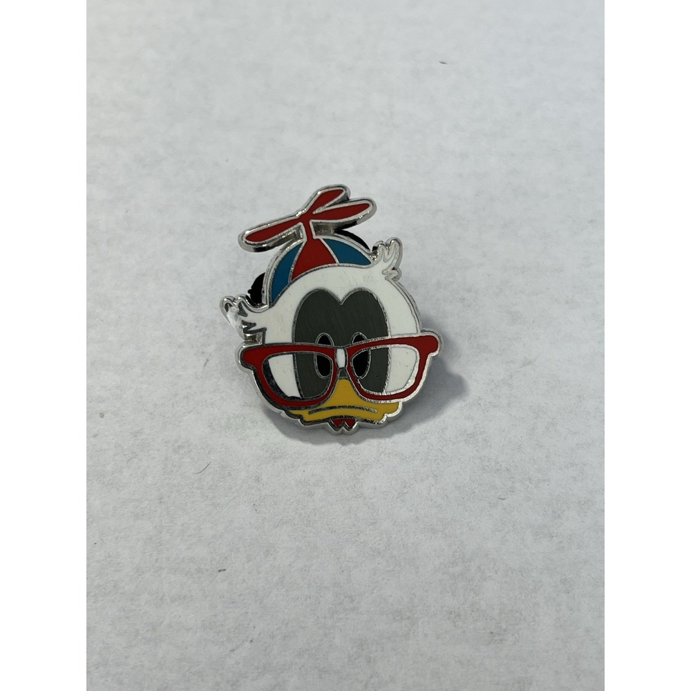 Disney Trading Pin Donald Duck‎ Nerd Head